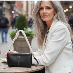 NWT Dooney & Bourke Tomato Black Saffiano Leather Wristlet